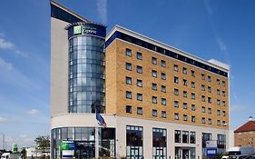 Holiday Inn Express London Newbury Park